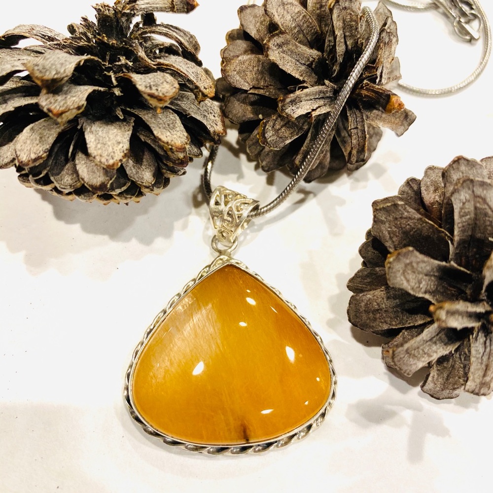 3/$80 925 Golden Rutile Stone Pendant Necklace
